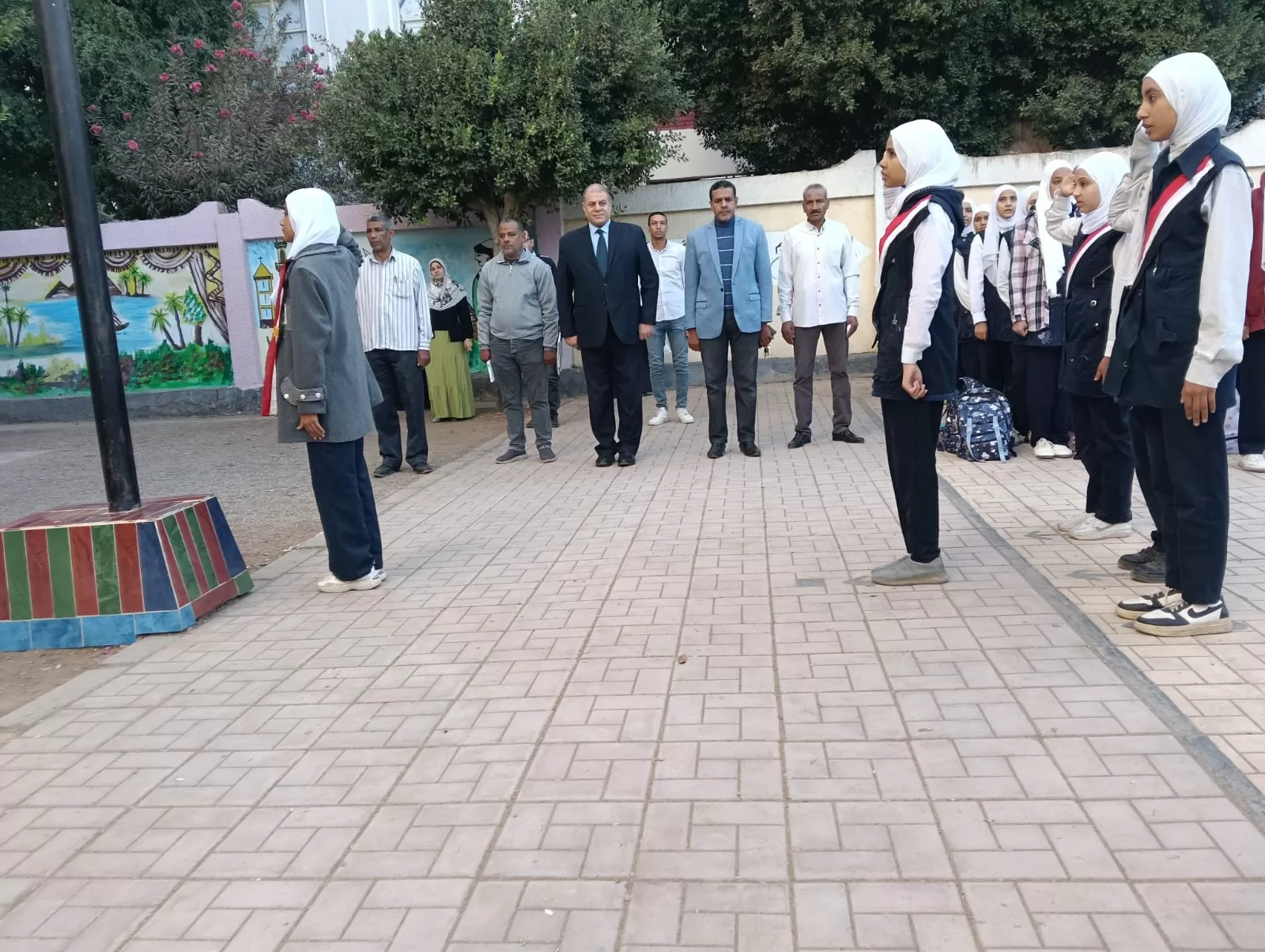 وكيل تعليم قنا يقود جولات مفاجئة بـ"الأتوبيس الطائر" لمتابعة الانضباط داخل المدارس 49 - جريدة المساء