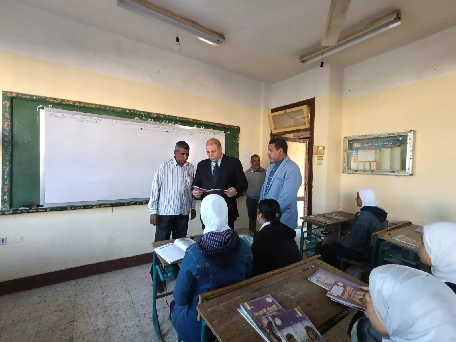وكيل تعليم قنا يقود جولات مفاجئة بـ"الأتوبيس الطائر" لمتابعة الانضباط داخل المدارس 41 - جريدة المساء