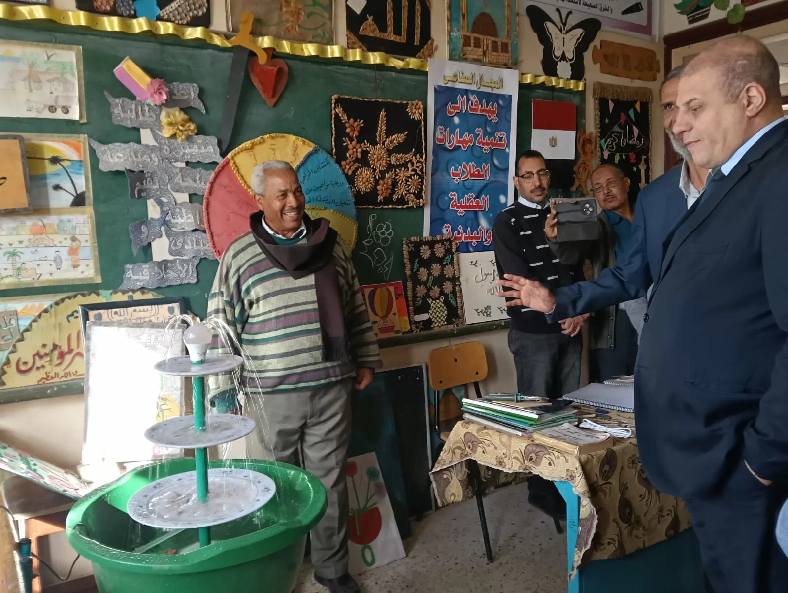 وكيل تعليم قنا يقود جولات مفاجئة بـ"الأتوبيس الطائر" لمتابعة الانضباط داخل المدارس 35 - جريدة المساء