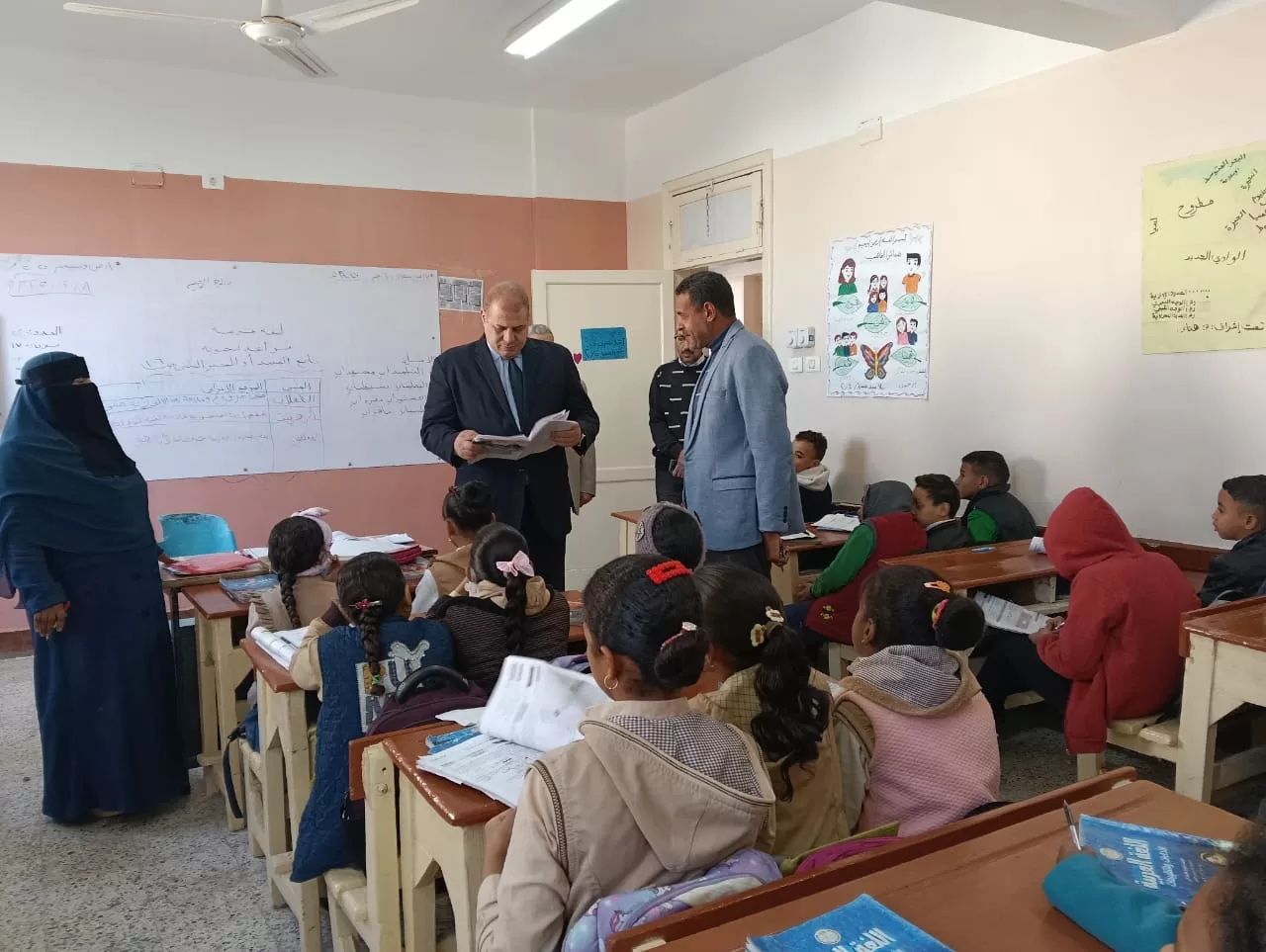 وكيل تعليم قنا يقود جولات مفاجئة بـ"الأتوبيس الطائر" لمتابعة الانضباط داخل المدارس 23 - جريدة المساء