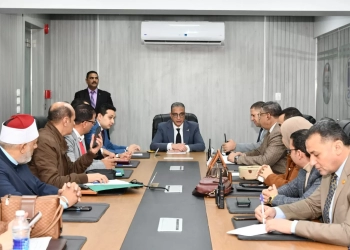 محافظ الفيوم يتابع انتظام لجان التصويت أمام الناخبين 17 - جريدة المساء