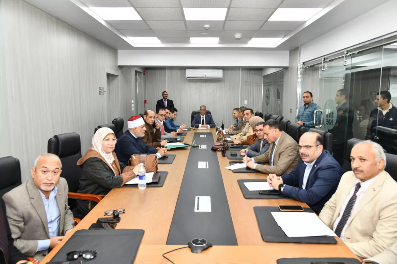 محافظ الفيوم يتابع انتظام لجان التصويت أمام الناخبين 22 - جريدة المساء محافظ الفيوم يتابع انتظام لجان التصويت أمام الناخبين 21 - جريدة المساء