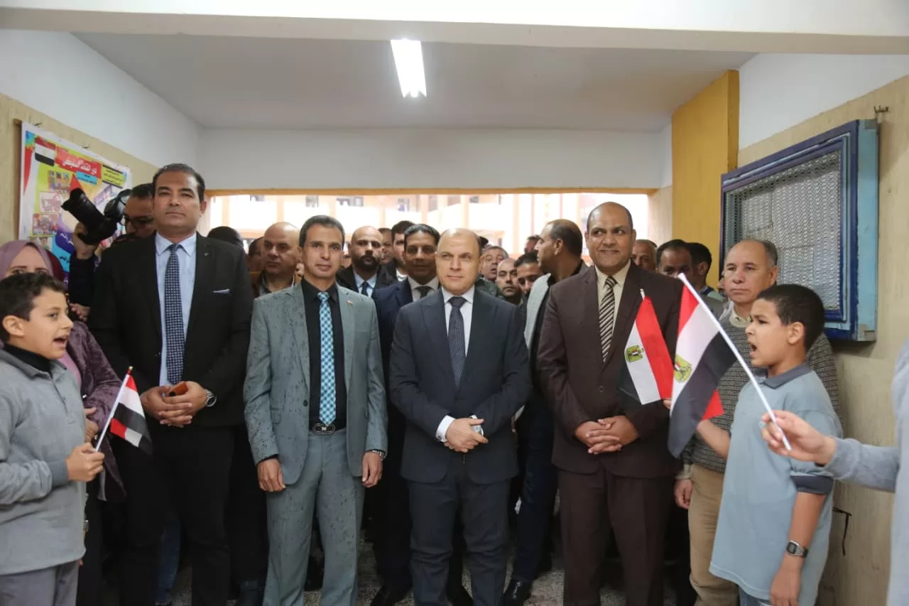 محافظ كفرالشيخ يفتتح أعمال تطوير مدرسة الشهيد أبو المجد القاضي الإعدادية بدسوق 23 - جريدة المساء