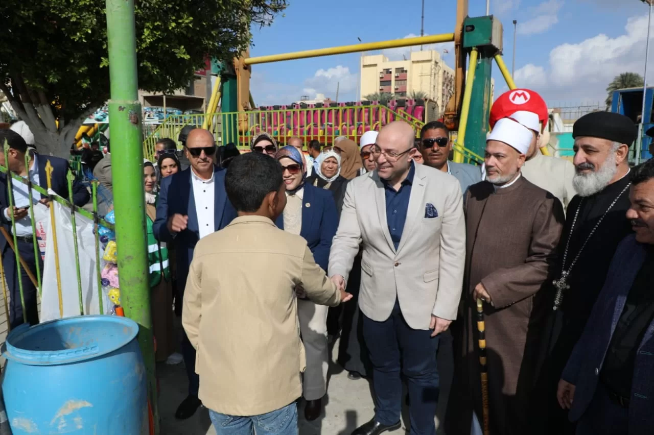 محافظ بني سويف يشارك أطفال دور الأيتام يومًا ترفيهيًا في اليوم العالمي للتطوع 25 - جريدة المساء