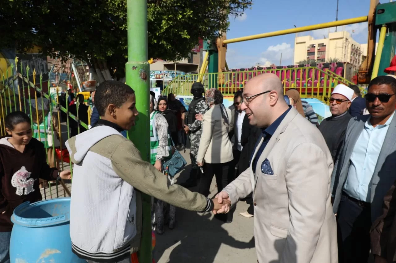 محافظ بني سويف يشارك أطفال دور الأيتام يومًا ترفيهيًا في اليوم العالمي للتطوع 19 - جريدة المساء