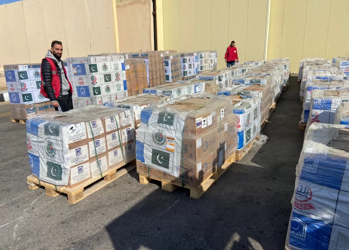 وصول الشحنة السابعة من المساعدات الباكستانية لغزة إلى مطار العريش 19 - جريدة المساء