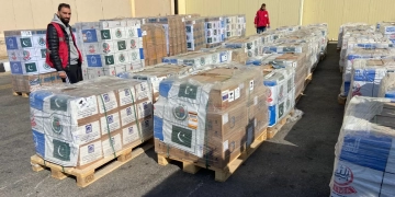 وصول الشحنة السابعة من المساعدات الباكستانية لغزة إلى مطار العريش 1 - جريدة المساء