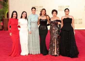 فريق "جوازة ولاجنازة" يحتفل بعرضه الأول بحضور نيللي ولبلبة 17 - جريدة المساء