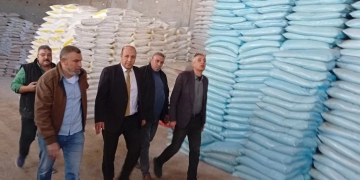 "الزراعة" تضبط مخزنًا غير مرخص لتهريب الأسمدة المدعمة بالمحلة الكبرى.. 1 - جريدة المساء