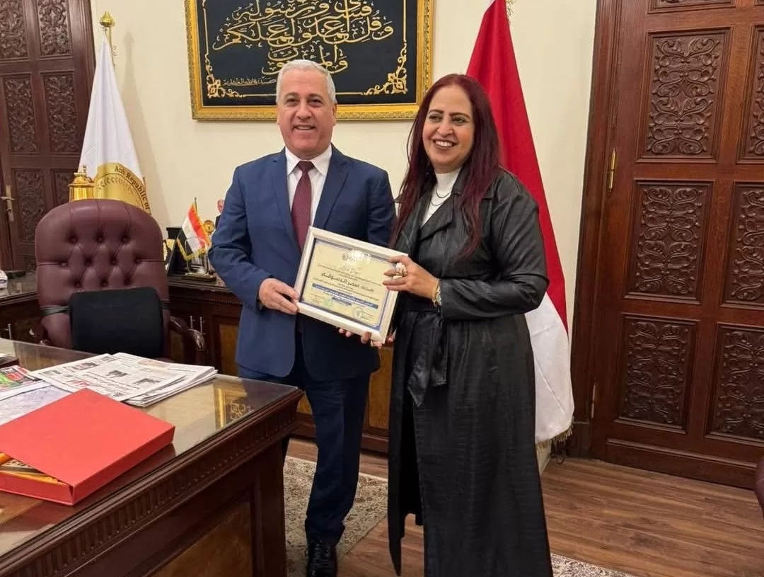 المجلس القومي مهنئا مجلة «حواء» لفوزها بجائزة أفضل مجلة فى مسابقة الأسرة العربية للتنمية 31 - جريدة المساء