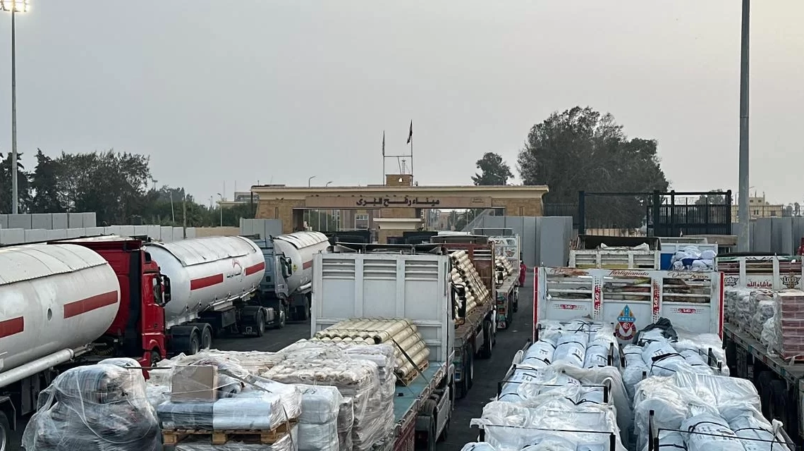 الهلال الأحمر يكثّف إمدادات الشتاء إلى غزة عبر قافلة «زاد العزة» الـ93 19 - جريدة المساء