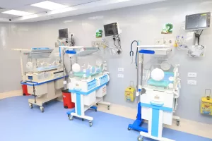 محافظ الجيزة يفتتح وحدة العناية المركزة لحديثي الولادة بمستشفى الشيخ زايد 39 - جريدة المساء