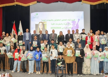 رئيس البريد" تكرم أبناء العاملين المتفوقين دراسياً.. على مستوى الجمهورية 26 - جريدة المساء رئيس البريد" تكرم أبناء العاملين المتفوقين دراسياً.. على مستوى الجمهورية 25 - جريدة المساء