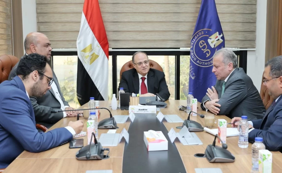 رئيس هيئة الدواء وممثلي شركة «داف»  لمتابعة مشروعات التتبع الدوائي والتحول الرقمي 18 - جريدة المساء