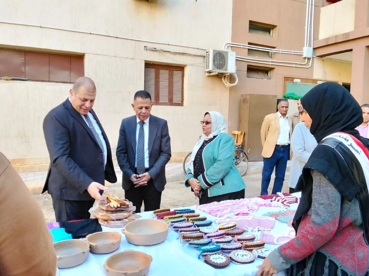 افتتاح معرض الأسر المنتجة في قنا 21 - جريدة المساء