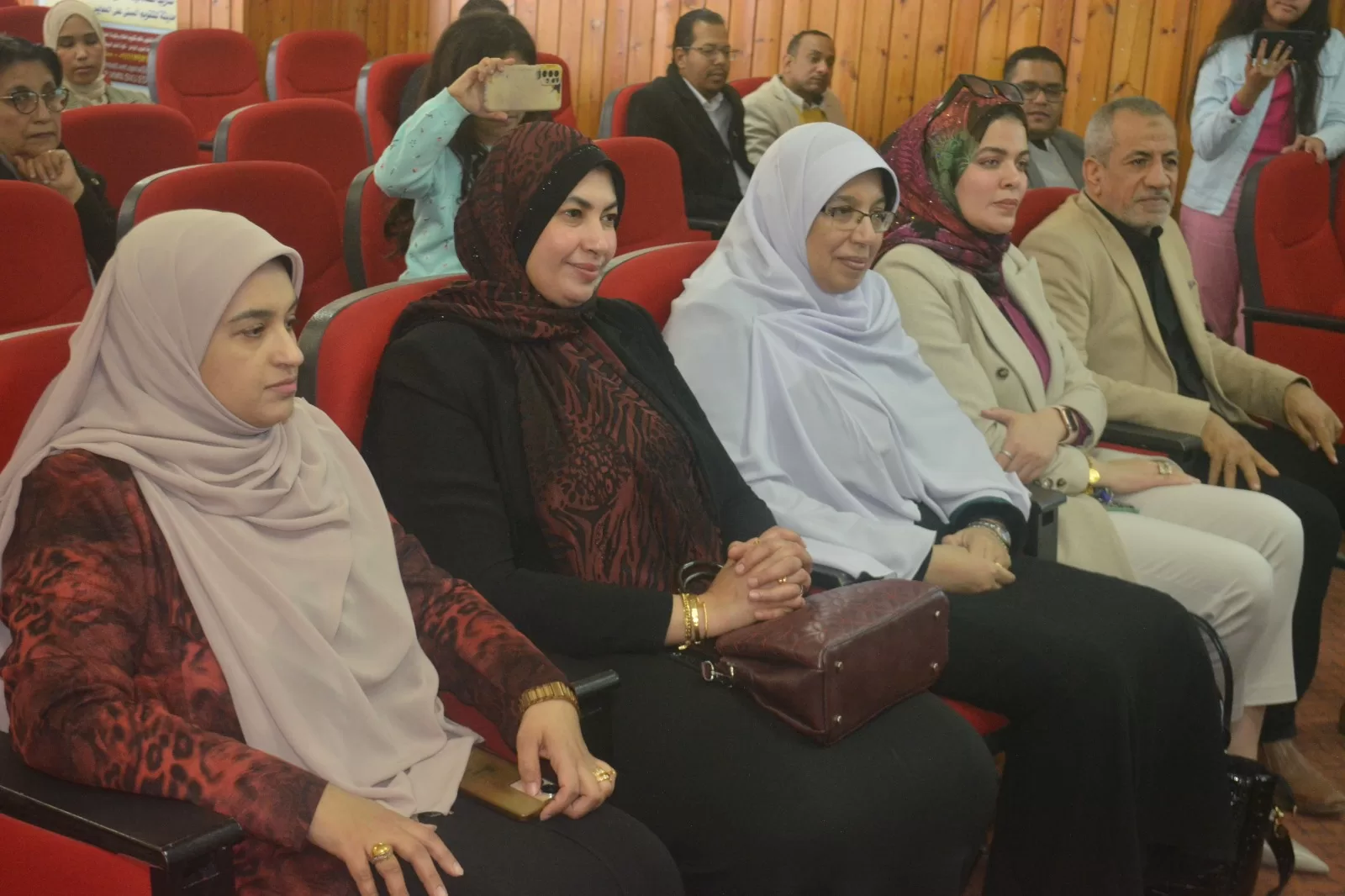 رسالة دكتوراه بجامعة قنا تناقش نقص عنصر اليود في العجول.. بالوادي الجديد 33 - جريدة المساء