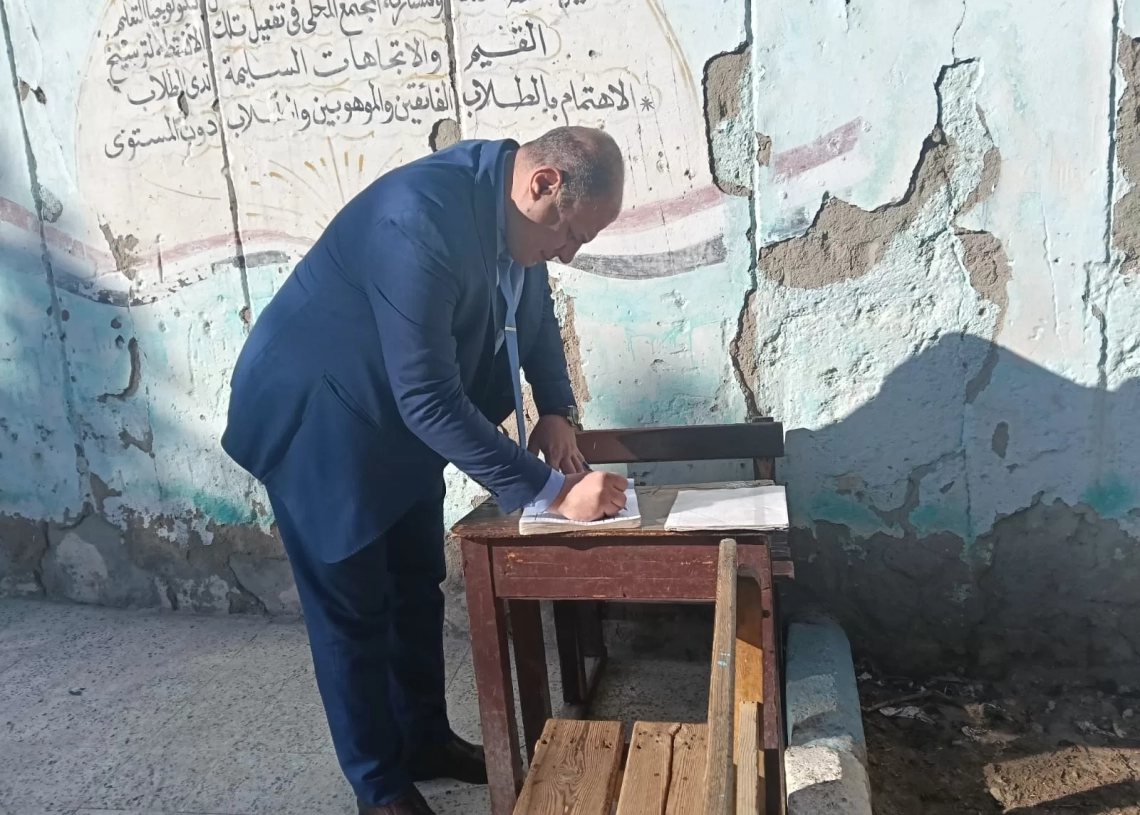 وكيل تعليم قنا يحيل مدير مدرسة ووكيلين للتحقيق 19 - جريدة المساء