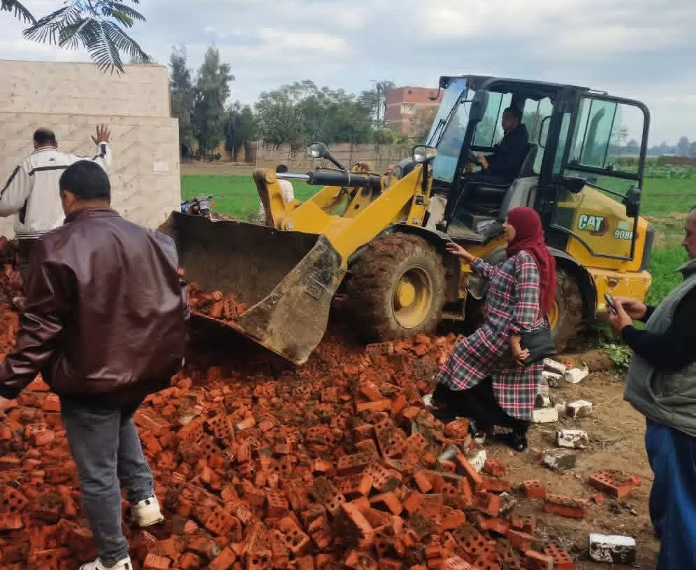إزالة مقبرتين علي الأرض الزراعية .. بالمنوفية 19 - جريدة المساء