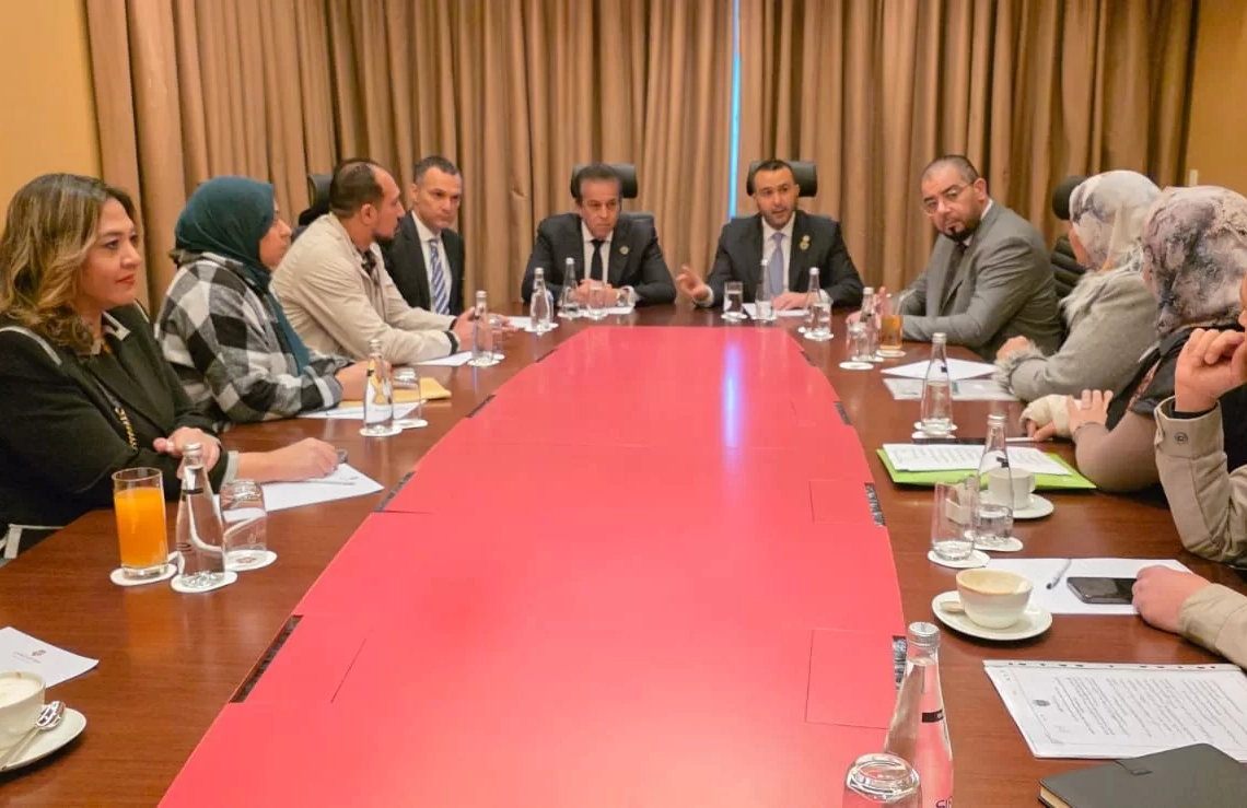 وزير الصحة يلتقي أطباء وأطقم تمريض من المصريين العاملين بليبيا 18 - جريدة المساء