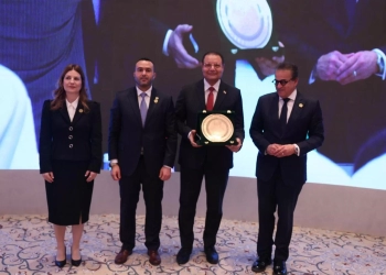 رئيس هيئة الاعتماد والرقابة الصحية يتسلم جائزة الطبيب العربي لعام 2025 31 - جريدة المساء