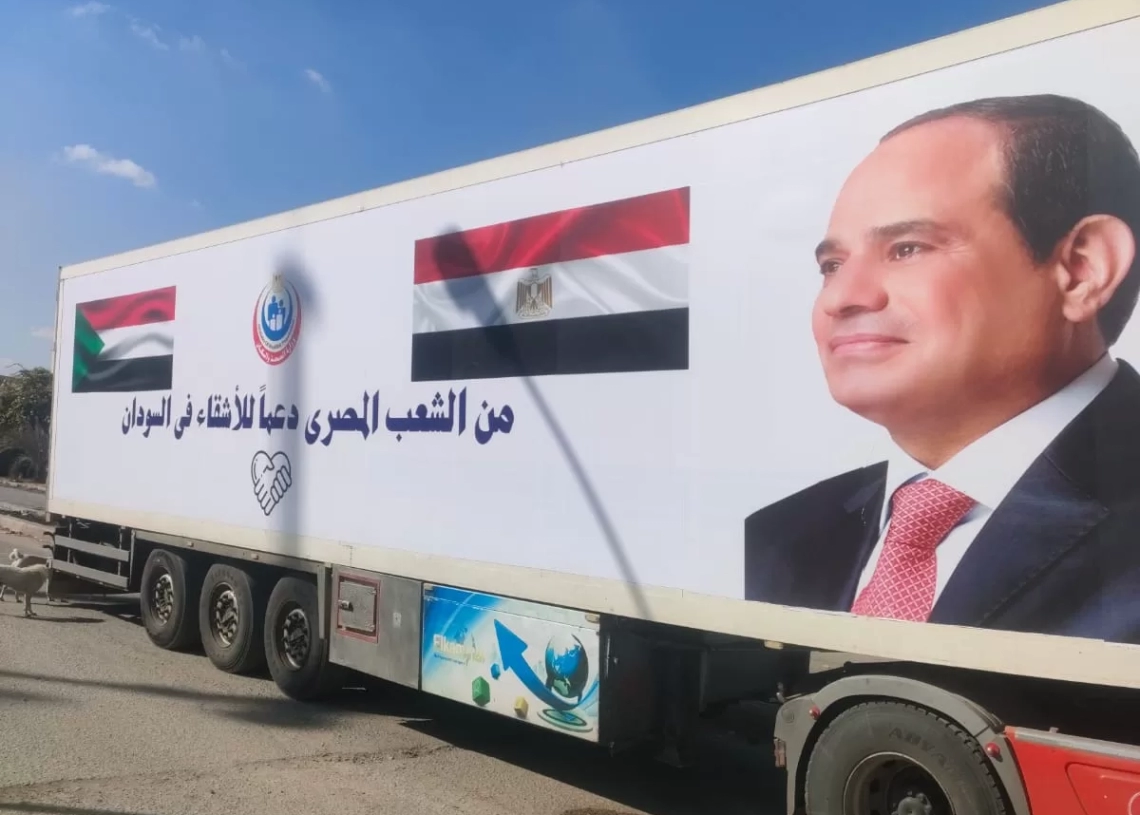 تنفيذا لتوجيهات القيادة السياسية قافلة طبية في التخصصات النادرة وكميات من الأدوية والمستلزمات للأشقاء بالسودان 17 - جريدة المساء