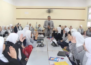 مدير "تعليم الجيزة" يتابع تنفيذ مبادرة "مدارس بلا رواكد" في الهرم وكرداسة 33 - جريدة المساء