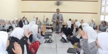 مدير "تعليم الجيزة" يتابع تنفيذ مبادرة "مدارس بلا رواكد" في الهرم وكرداسة 2 - جريدة المساء مدير "تعليم الجيزة" يتابع تنفيذ مبادرة "مدارس بلا رواكد" في الهرم وكرداسة 1 - جريدة المساء