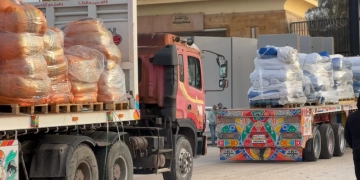 الهلال الأحمر يمُد غزة بسلال غذائية وبطاطين وملابس شتوية 9 - جريدة المساء
