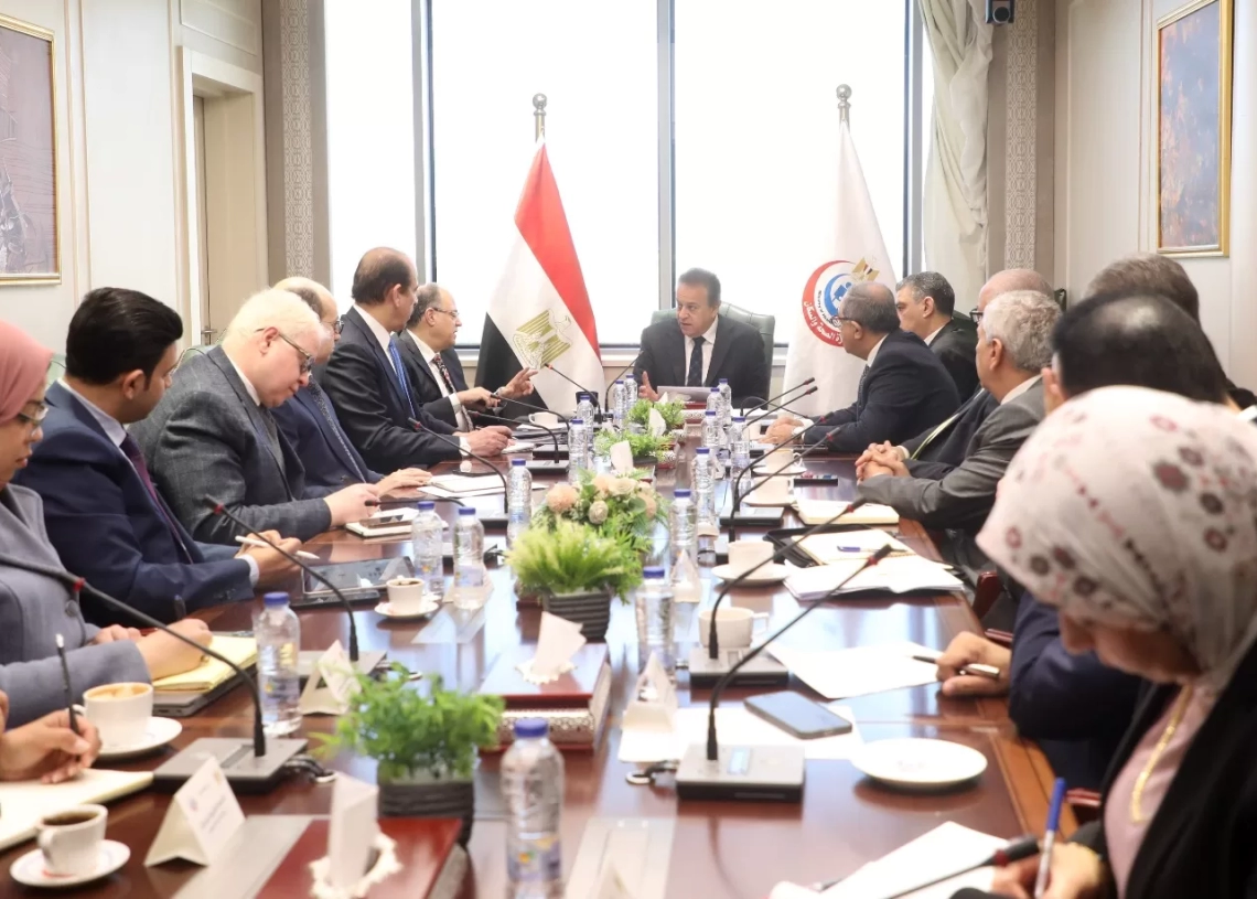تنفيذا لتوجيهات الرئيس عبد الفتاح السيسي..وزير الصحة بحث مع قيادات الوزارة دعم وتمكين توطين الصناعات الدوائية في مصر 17 - جريدة المساء