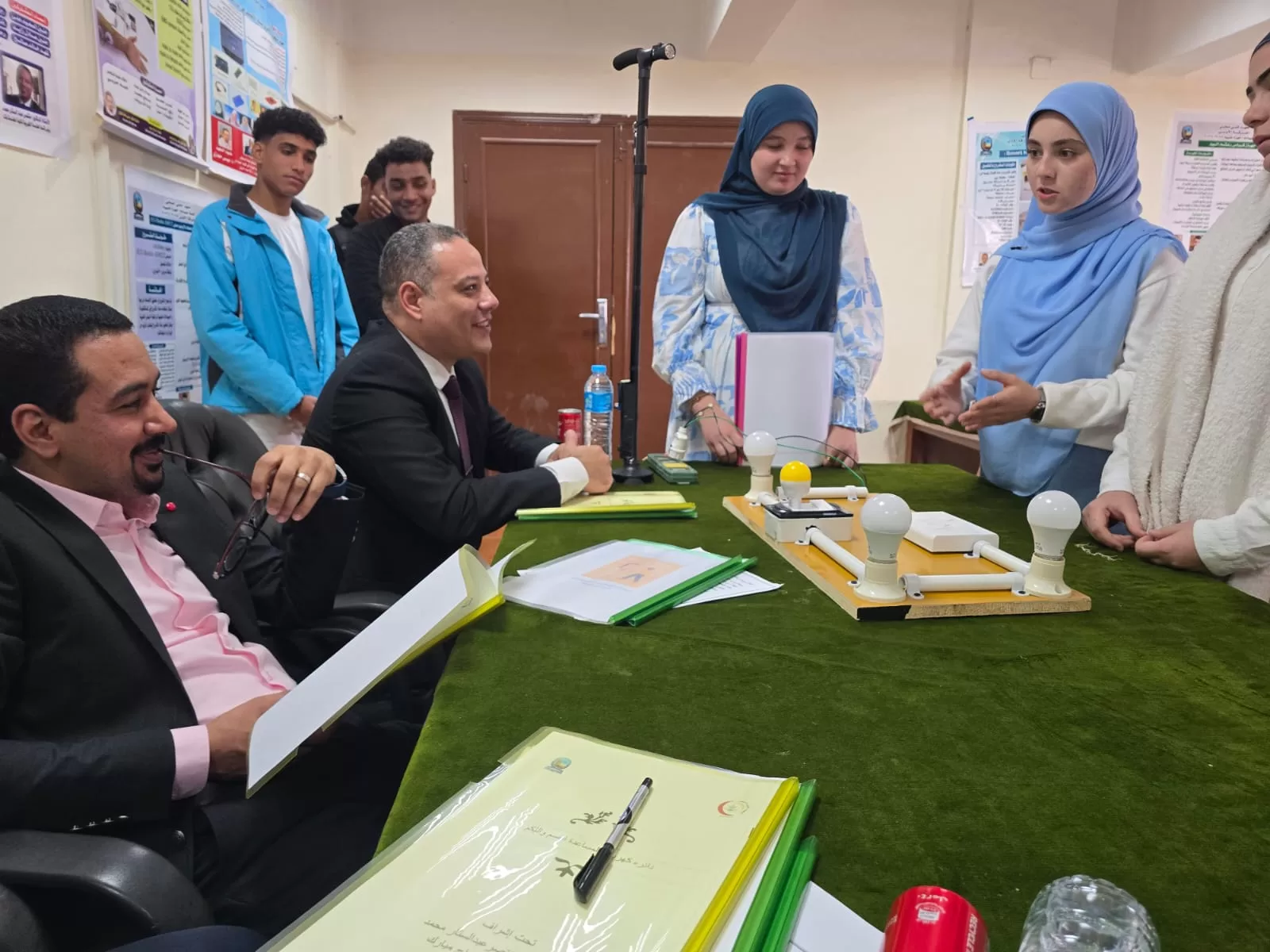 جامعة قنا تناقش المشروعات العملية لطلاب شعبة صيانة الأجهزة الطبية بالمعهد الفني الصحي 31 - جريدة المساء