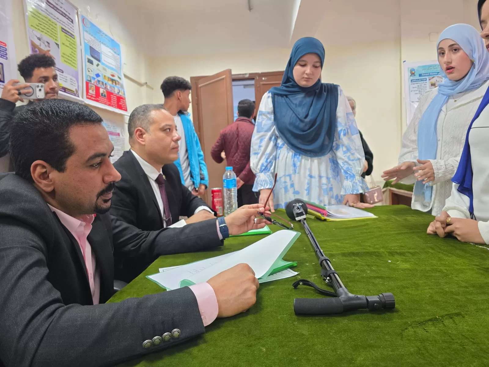 جامعة قنا تناقش المشروعات العملية لطلاب شعبة صيانة الأجهزة الطبية بالمعهد الفني الصحي 29 - جريدة المساء