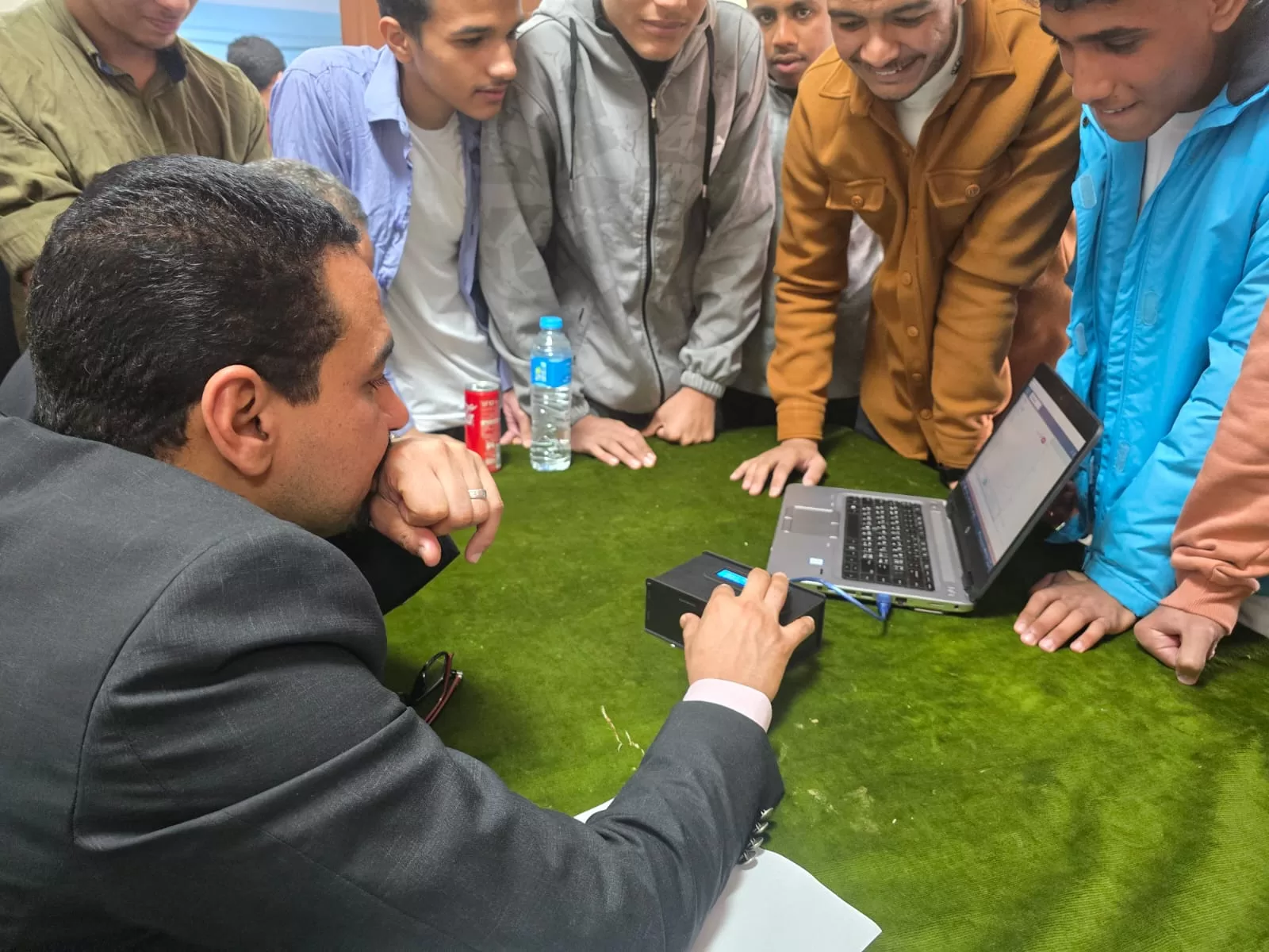 جامعة قنا تناقش المشروعات العملية لطلاب شعبة صيانة الأجهزة الطبية بالمعهد الفني الصحي 53 - جريدة المساء