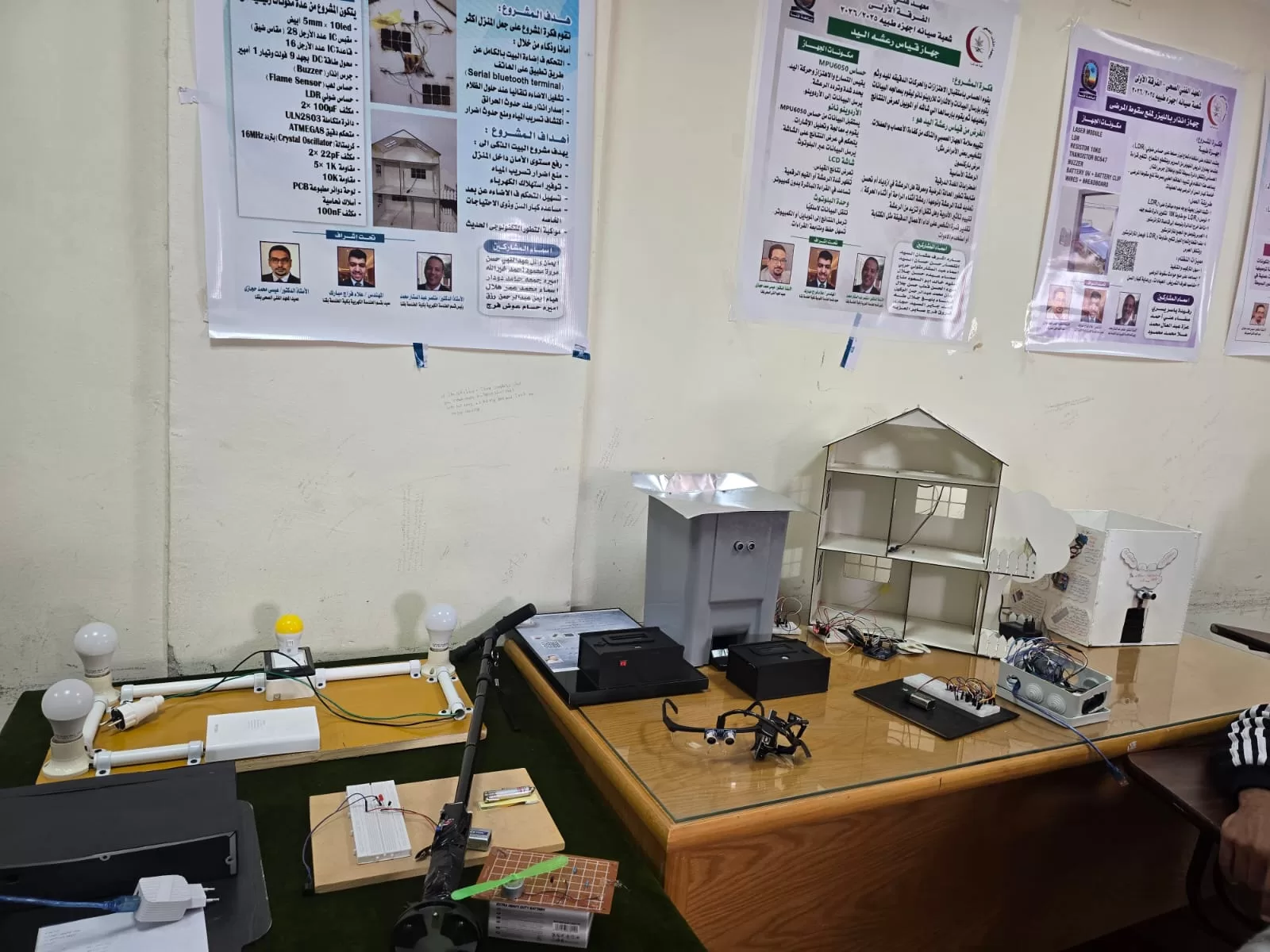 جامعة قنا تناقش المشروعات العملية لطلاب شعبة صيانة الأجهزة الطبية بالمعهد الفني الصحي 27 - جريدة المساء