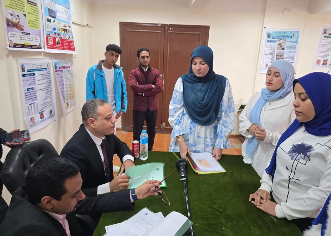 جامعة قنا تناقش المشروعات العملية لطلاب شعبة صيانة الأجهزة الطبية بالمعهد الفني الصحي 19 - جريدة المساء