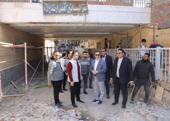 محافظ المنوفية يتفقد رصف طريق «طنبدي - شبين » باستثمارات 15 مليون جنيه و يأمر بتوزيع مساعدات عينية على العمال 33 - جريدة المساء