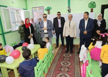 "أبو ليمون"يتفقد أعمال تطوير الحملة الميكانيكية و يشهد تجربة تشغيل الفصل المتنقل بالمدرسة الرسمية للغات.. بقويسنا 29 - جريدة المساء