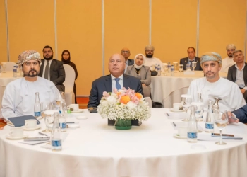 وزير الصناعة والنقل يزور ميناء صحار العماني للتعرف على القدرات التصنيعية بالمنطقة ومقومات ولوجستيات الميناء 29 - جريدة المساء