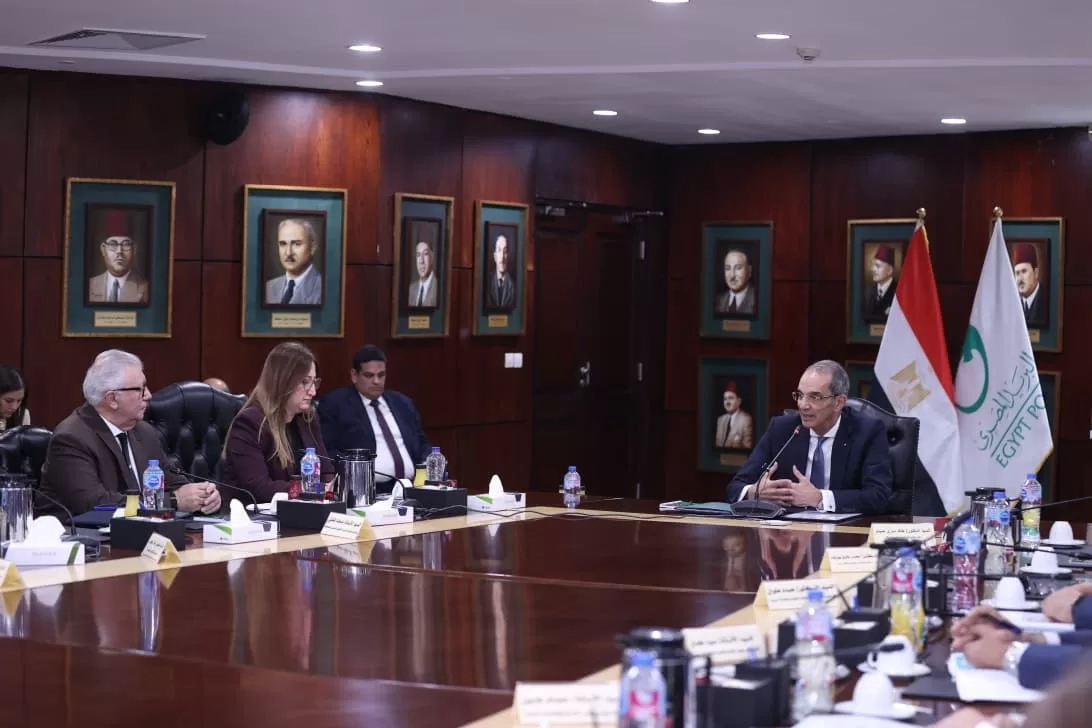 وزير الاتصالات يجتمع بمجلس إدارة الهيئة القومية للبريد بتشكيله الجديد 18 - جريدة المساء