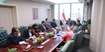 وزير الصحة بحث مع نقيب الأطباء البيطريين عدداً من ملفات العمل المشتركة  1 - جريدة المساء