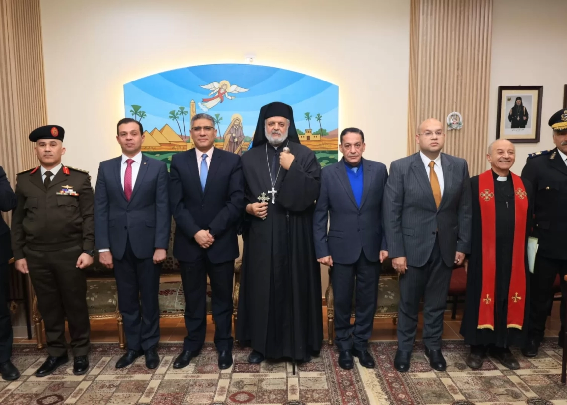 محافظ الجيزة يزور الكنيسة الكاثوليكية لتهنئة الأقباط بعيد الميلاد المجيد 18 - جريدة المساء