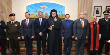 محافظ الجيزة يزور الكنيسة الكاثوليكية لتهنئة الأقباط بعيد الميلاد المجيد 1 - جريدة المساء