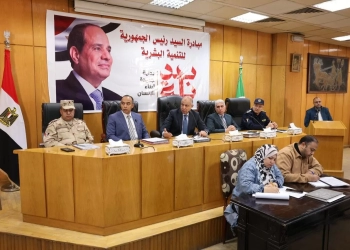 كدواني مكتبي مفتوح طوال اليوم، ولو المواطن مش قادر ييجي المحافظة هاتوه في أتوبيسات، المهم أسمع له وأحل مشكلته». 31 - جريدة المساء