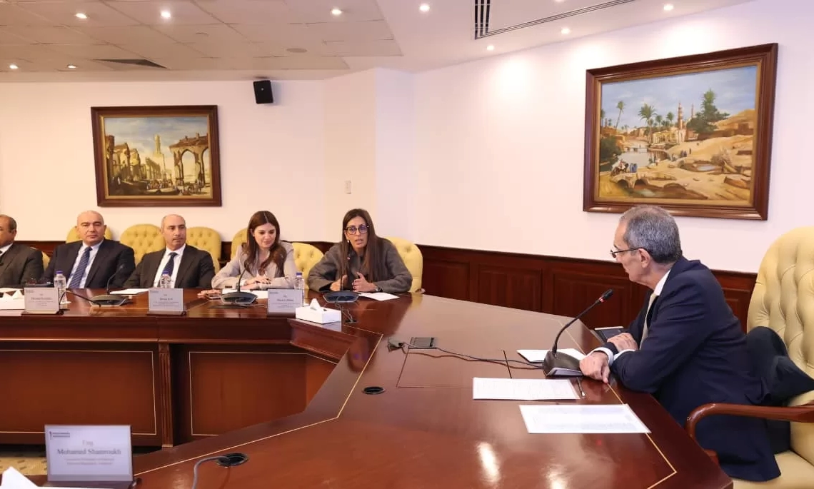 وزير الاتصالات يعقد مائدة مستديرة مع لجنة التحول الرقمى بغرفة التجارة الأمريكية بالقاهرة 19 - جريدة المساء