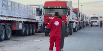 الهلال الأحمر يمد غزة بـ 5900 طن مساعدات إنسانية وشتوية 2 - جريدة المساء الهلال الأحمر يمد غزة بـ 5900 طن مساعدات إنسانية وشتوية 1 - جريدة المساء