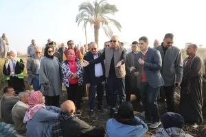 «ذهب مصر الأصفر» ينمو على أحدث الطرق.. محافظ المنيا يتابع زراعة القمح ببردنوها 21 - جريدة المساء