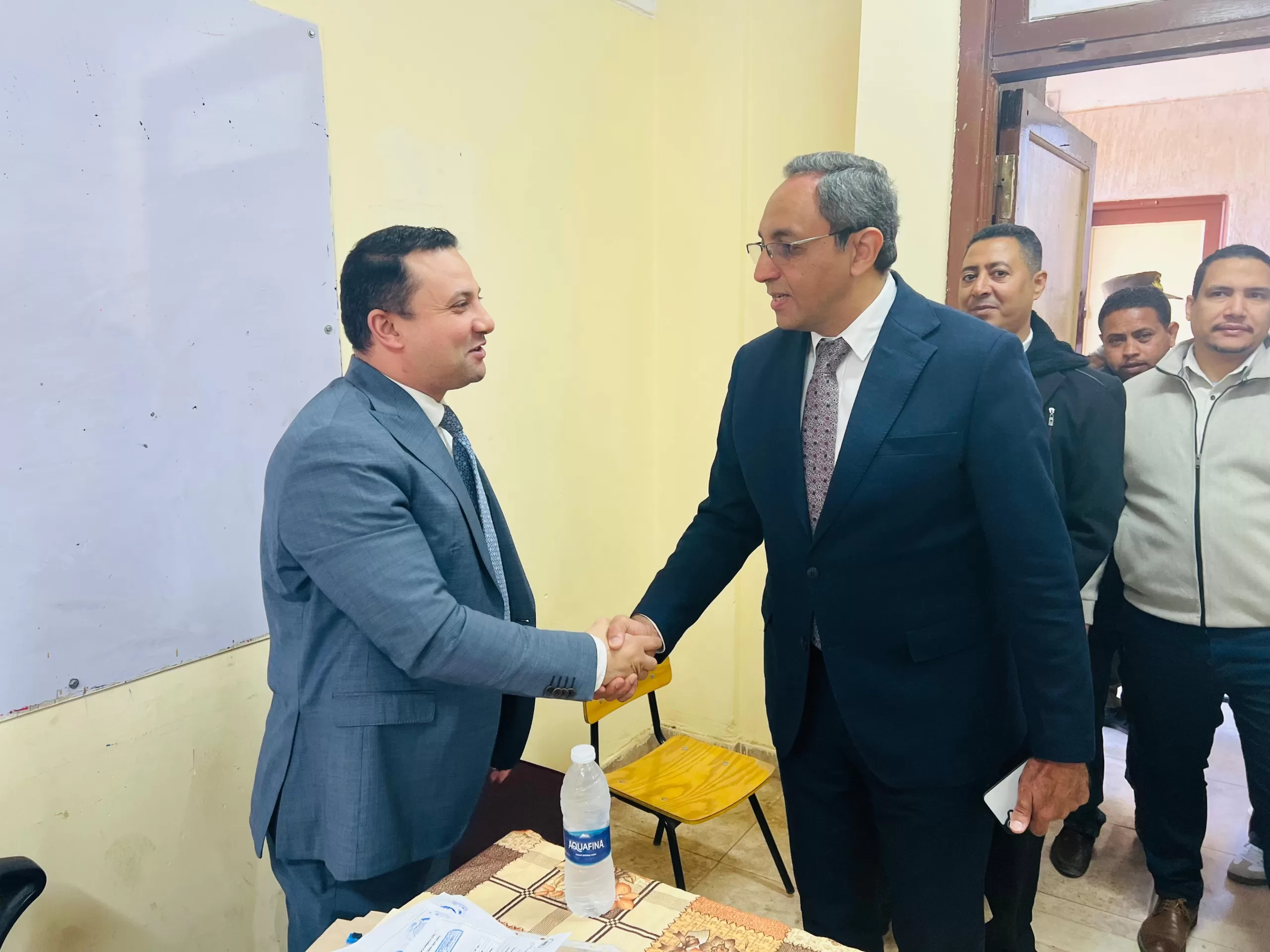 محافظ قنا يتفقد اللجان الانتخابية في اليوم الأول لجولة الإعادة لانتخابات مجلس النواب 2025 20 - جريدة المساء