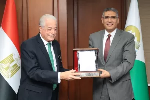 محافظ الجيزة يبحث مع مستشار رئيس الجمهورية للتنمية المحلية تطوير محيط المواقع الأثرية 30 - جريدة المساء