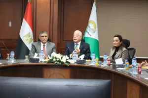 محافظ الجيزة يبحث مع مستشار رئيس الجمهورية للتنمية المحلية تطوير محيط المواقع الأثرية 20 - جريدة المساء