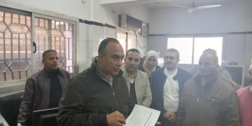 نائب المحافظ يتفقد المركز التكنولوجي بديرمواس لمتابعة جودة الخدمات المقدمة للمواطنين 1 - جريدة المساء