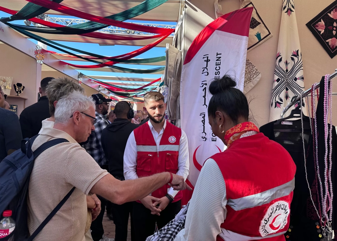 حرف يدوية مميزة تُزين جناح الهلال الأحمر فى معرض «ديارنا» بالجونة 19 - جريدة المساء